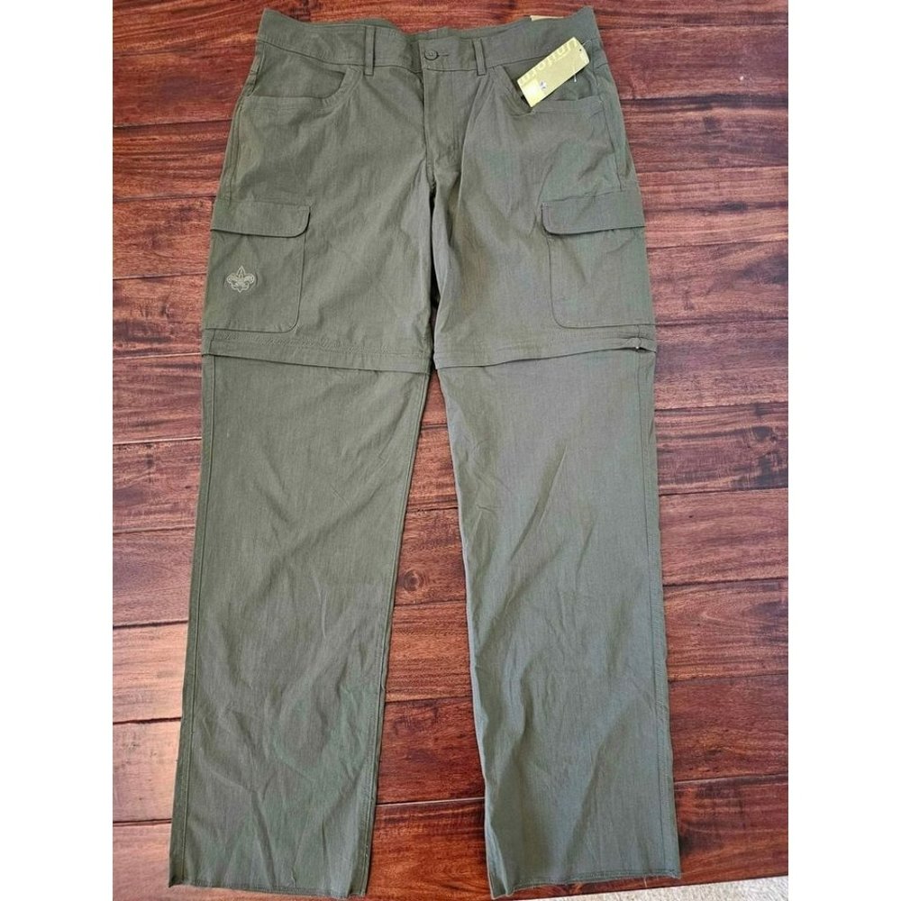 Boy Scouts if America green pants/shorts Size 42 - 33